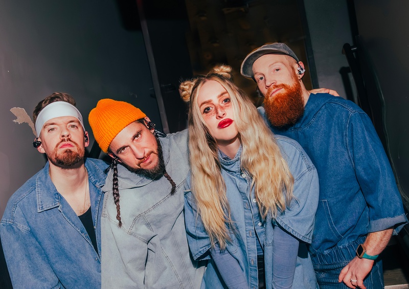 Affiche : WALK OFF THE EARTH + CRASH ADAMS (CA)